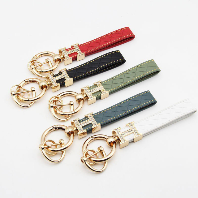 Stylish Trendy Quilted Leather Keychain with Rhinestone-studded Flower Charm Metal Hardware Daily Fashion Accessory