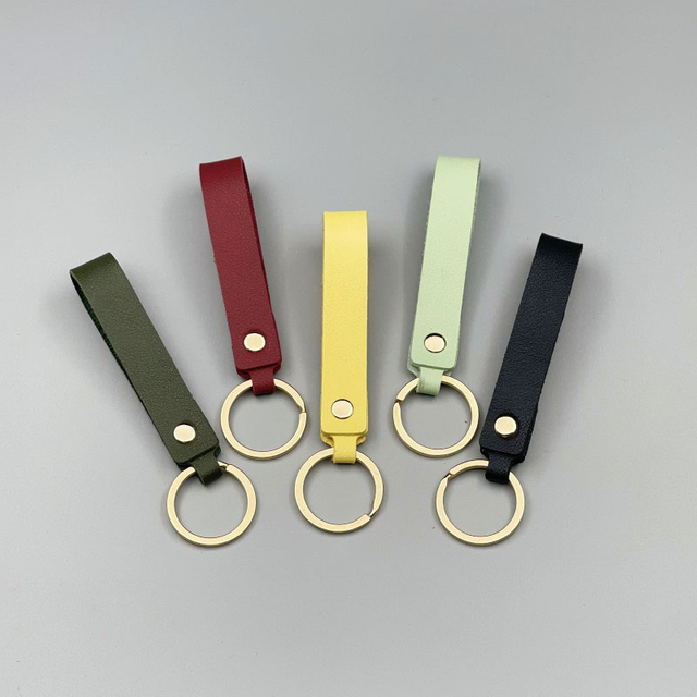 Custom leather keychain with zinc alloy metal finish