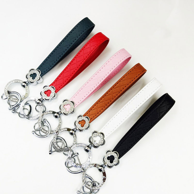 Stylish Trendy Quilted Leather Keychain with Rhinestone-studded Flower Charm Metal Hardware Daily Fashion Accessory