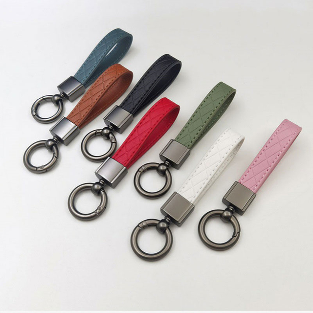 Simple Minimalist Leather Car Keychain with Metal Ring Fashionable Everyday Use Gift for Car Lovers